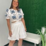 Traje blanco con flores